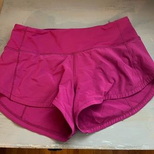 Lululemon ripened raspberry speed up shorts 2.5 inch size 0!